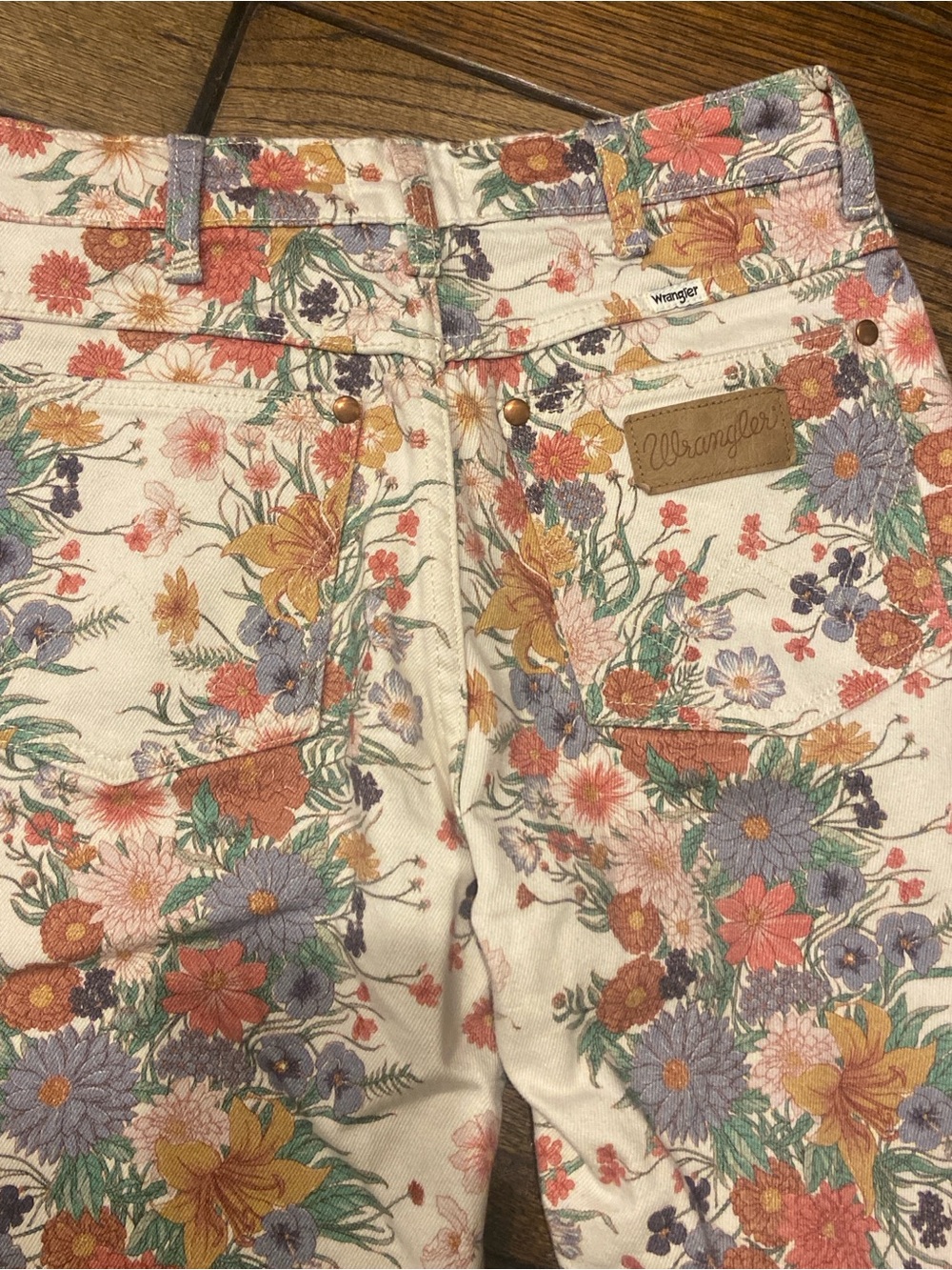 Wrangler Floral Print Westward High Rise Boot size 26/32 Western Feminine Jeans - Picture 5 of 9